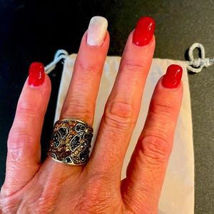 Ring w Szrwatski crystals styled in a brown/black leopard design.Beautiful band